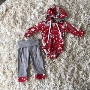 Baby sweatshirt and sweatpants set